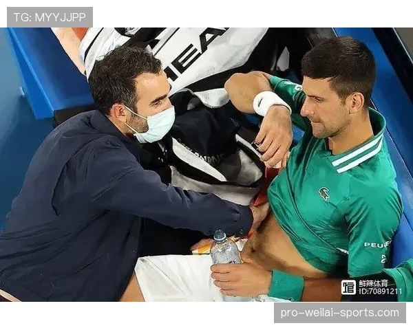 德约科维奇居然在家做饭，中年大叔气质瞬间掉线？